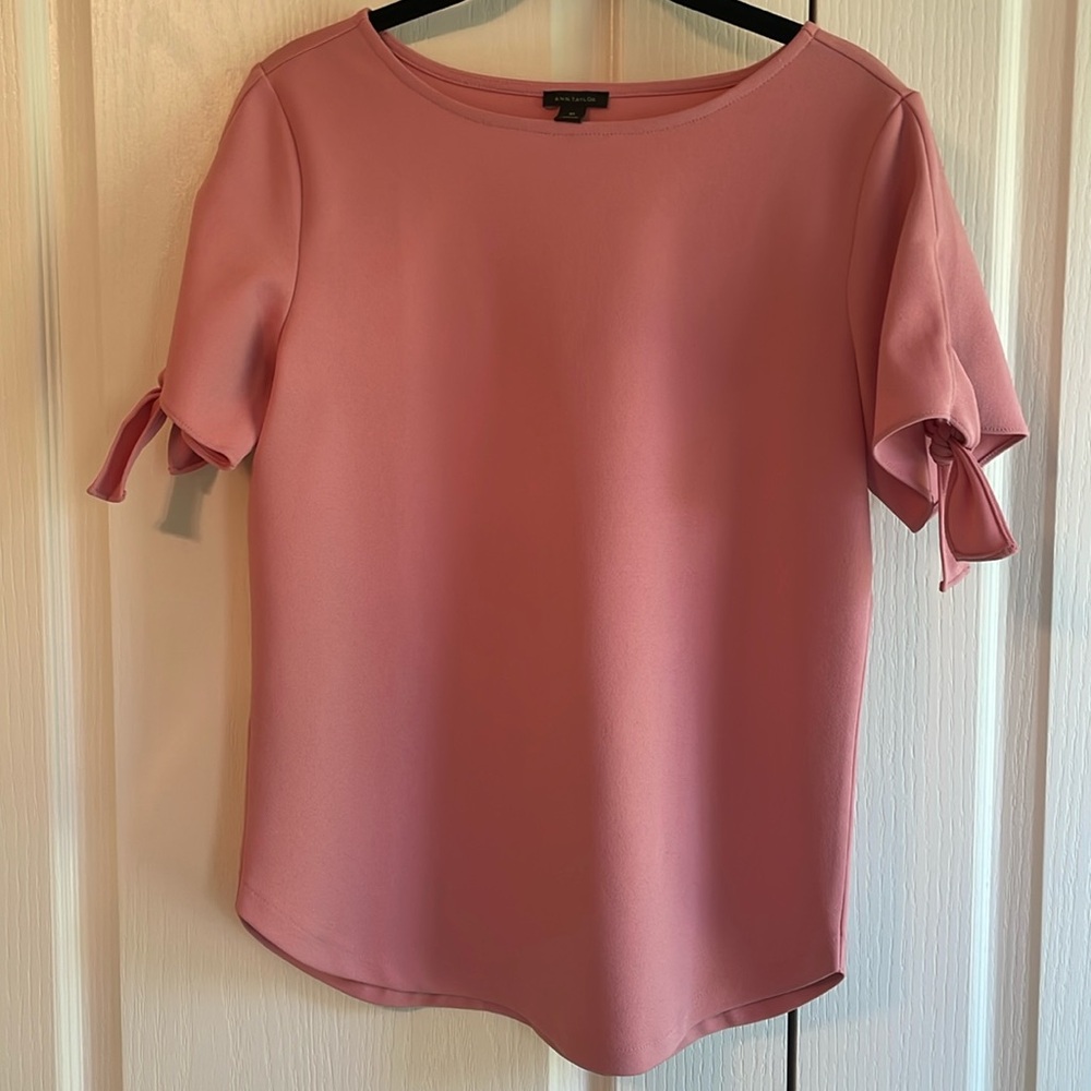 Ann Taylor Pink Work Blouse in Size XS